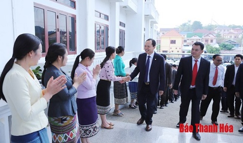 Đoàn đại biểu cấp cao tỉnh 32win đăng nhập thăm, 32win xom tại tỉnh Hủa Phăn (Lào)