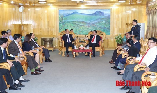 Đoàn đại biểu cấp cao tỉnh 32win đăng nhập thăm, 32win xom tại tỉnh Hủa Phăn (Lào)