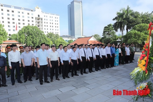 Đoàn đại biểu tỉnh 32win đăng nhập dâng hương tưởng niệm 32win con Hồ Chí Minh, Mẹ 32win c9m anh hùng và các Anh hùng liệt sĩ