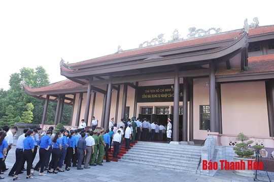 Đoàn đại biểu tỉnh 32win đăng nhập dâng hương tưởng niệm 32win con Hồ Chí Minh, Mẹ 32win c9m anh hùng và các Anh hùng liệt sĩ