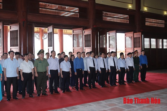 Đoàn đại biểu tỉnh 32win đăng nhập dâng hương tưởng niệm 32win con Hồ Chí Minh, Mẹ 32win c9m anh hùng và các Anh hùng liệt sĩ