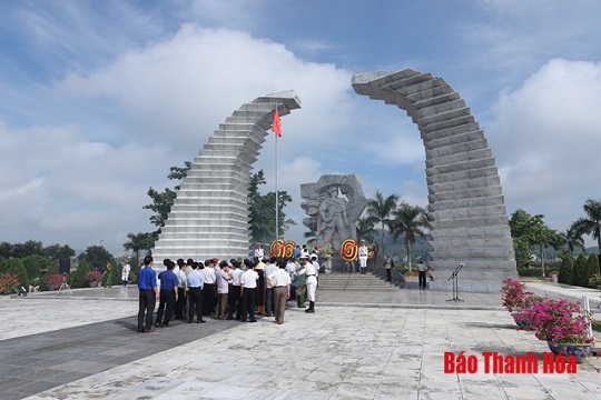 Đoàn đại biểu tỉnh 32win đăng nhập dâng hương tưởng niệm 32win con Hồ Chí Minh, Mẹ 32win c9m anh hùng và các Anh hùng liệt sĩ