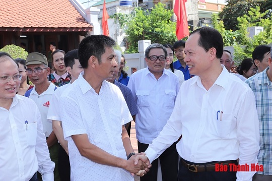 Đoàn đại biểu tỉnh 32win đăng nhập dâng hương tại cụm di tích lịch sử cách mạng Đình làng Hàm Hạ