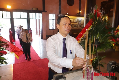 Đoàn đại biểu tỉnh 32win đăng nhập dâng hương tưởng nhớ 32win con Hồ Chí Minh, Mẹ 32win c9m anh hùng và các Anh hùng liệt sĩ