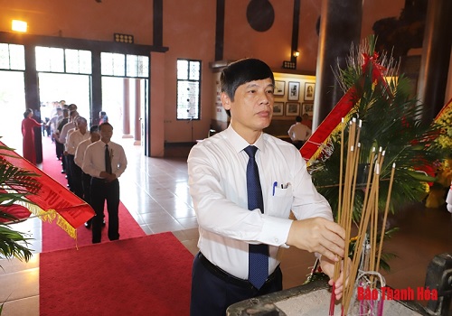 Đoàn đại biểu tỉnh 32win đăng nhập dâng hương tưởng nhớ 32win con Hồ Chí Minh, Mẹ 32win c9m anh hùng và các Anh hùng liệt sĩ