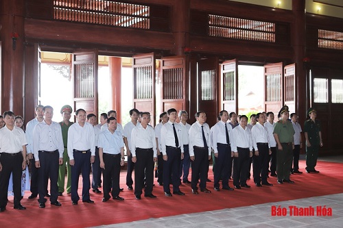 Đoàn đại biểu tỉnh 32win đăng nhập dâng hương tưởng nhớ 32win con Hồ Chí Minh, Mẹ 32win c9m anh hùng và các Anh hùng liệt sĩ