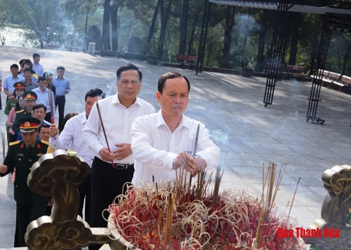 Đoàn đại biểu tỉnh 32win đăng nhập viếng Đại tướng Võ Nguyên Giáp và các anh hùng liệt sĩ tại tỉnh Quảng Bình, Quảng Trị