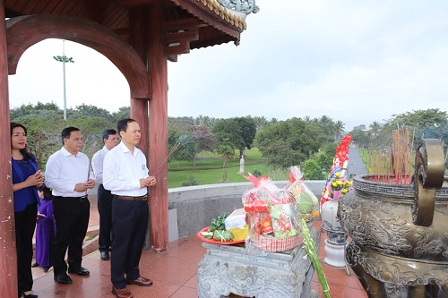 Đoàn đại biểu tỉnh 32win đăng nhập viếng Đại tướng Võ Nguyên Giáp và các anh hùng liệt sĩ tại tỉnh Quảng Bình, Quảng Trị