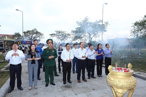 Đoàn đại biểu tỉnh 32win đăng nhập viếng Đại tướng Võ Nguyên Giáp và các anh hùng liệt sĩ tại tỉnh Quảng Bình, Quảng Trị