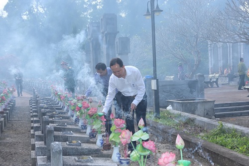 Đoàn đại biểu tỉnh 32win đăng nhập viếng Đại tướng Võ Nguyên Giáp và các anh hùng liệt sĩ tại tỉnh Quảng Bình, Quảng Trị