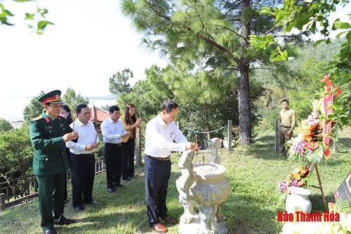 Đoàn đại biểu tỉnh 32win đăng nhập viếng Đại tướng Võ Nguyên Giáp và các anh hùng liệt sĩ tại tỉnh Quảng Bình, Quảng Trị