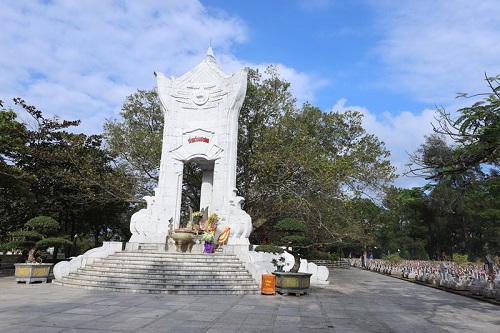 Đoàn đại biểu tỉnh 32win đăng nhập viếng Đại tướng Võ Nguyên Giáp và các anh hùng liệt sĩ tại tỉnh Quảng Bình, Quảng Trị