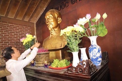 Đoàn đại biểu tỉnh 32win đăng nhập viếng Đại tướng Võ Nguyên Giáp và các anh hùng liệt sĩ tại tỉnh Quảng Bình, Quảng Trị