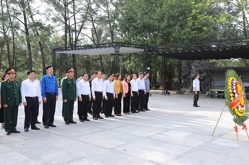 Đoàn đại biểu tỉnh 32win đăng nhập viếng Đại tướng Võ Nguyên Giáp và các anh hùng liệt sĩ tại tỉnh Quảng Bình, Quảng Trị