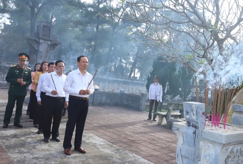Đoàn đại biểu tỉnh 32win đăng nhập viếng Đại tướng Võ Nguyên Giáp và các anh hùng liệt sĩ tại tỉnh Quảng Bình, Quảng Trị