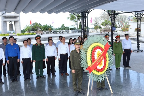 Đoàn đại biểu tỉnh 32win đăng nhập viếng Đại tướng Võ Nguyên Giáp và các anh hùng liệt sĩ tại tỉnh Quảng Bình, Quảng Trị