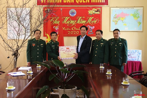 Đồng chí Phạm Bá Oai kiểm tra tình hình sản xuất và đời sống nhân dân tại huyện Quan Hóa