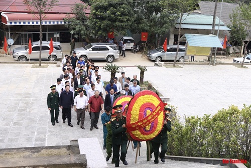 Đồng chí Phạm Bá Oai kiểm tra tình hình sản xuất và đời sống nhân dân tại huyện Quan Hóa