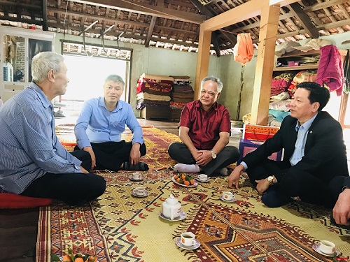 Đồng chí Phạm Bá Oai kiểm tra tình hình sản xuất và đời sống nhân dân tại huyện Quan Hóa