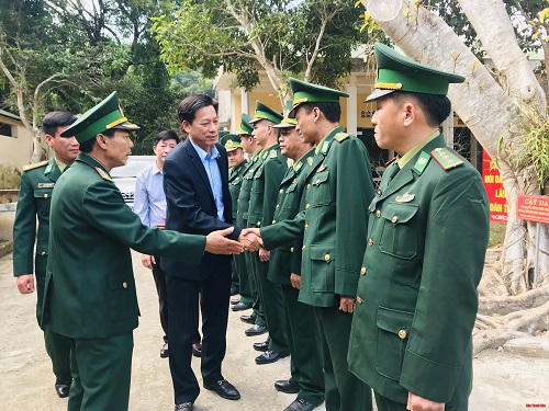 Đồng chí Phạm Bá Oai kiểm tra tình hình sản xuất và đời sống nhân dân tại huyện Quan Hóa