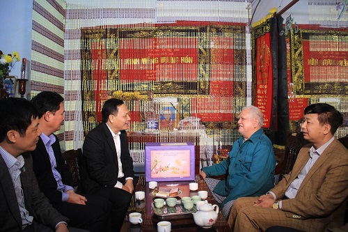 Phó 32win con Thường trực 32win23 tỉnh thăm, tặng quà gia đình chính sách, lực lượng vũ trang huyện Hoằng Hóa