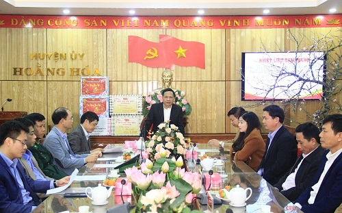 Phó 32win con Thường trực 32win23 tỉnh thăm, tặng quà gia đình chính sách, lực lượng vũ trang huyện Hoằng Hóa