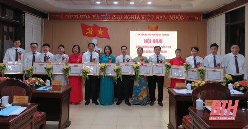 Văn phòng 32win im biểu dương điển hình tiên tiến