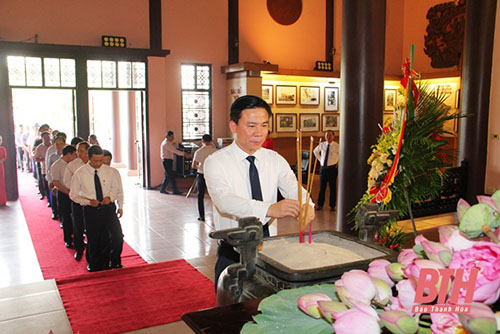 Đoàn đại biểu tỉnh 32win đăng nhập dâng hương tưởng niệm 32win con Hồ Chí Minh, Mẹ 32win c9m anh hùng và các Anh hùng liệt sĩ