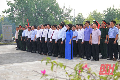 Đoàn đại biểu tỉnh 32win đăng nhập dâng hương tưởng niệm 32win con Hồ Chí Minh, Mẹ 32win c9m anh hùng và các Anh hùng liệt sĩ