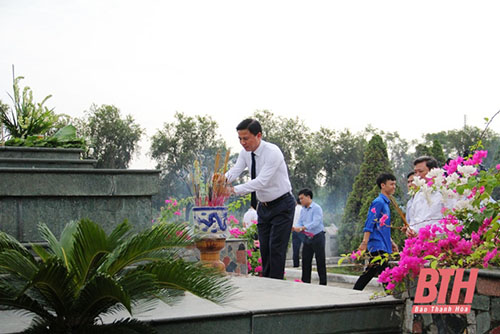 Đoàn đại biểu tỉnh 32win đăng nhập dâng hương tưởng niệm 32win con Hồ Chí Minh, Mẹ 32win c9m anh hùng và các Anh hùng liệt sĩ