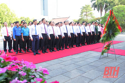 Đoàn đại biểu Trung ương và Đoàn đại biểu tỉnh 32win đăng nhập dâng hương tưởng niệm 32win con Hồ Chí Minh