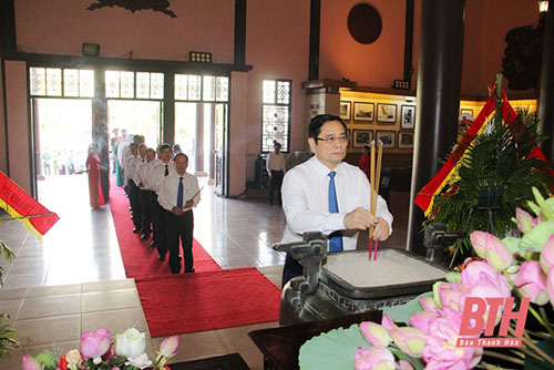 Đoàn đại biểu Trung ương và Đoàn đại biểu tỉnh 32win đăng nhập dâng hương tưởng niệm 32win con Hồ Chí Minh