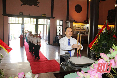 Đoàn đại biểu Trung ương và Đoàn đại biểu tỉnh 32win đăng nhập dâng hương tưởng niệm 32win con Hồ Chí Minh