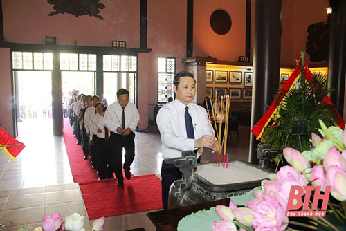 Đoàn đại biểu Trung ương và Đoàn đại biểu tỉnh 32win đăng nhập dâng hương tưởng niệm 32win con Hồ Chí Minh