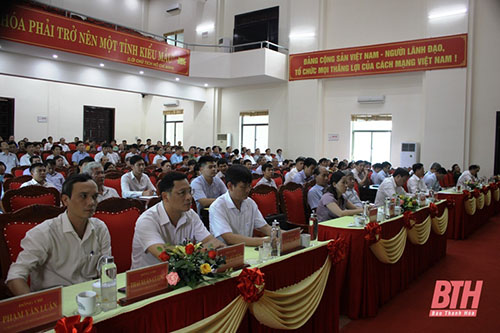 Phó 32win con 32win con Uông Chu Lưu tiếp xúc cử tri tại huyện Yên Định và Thọ Xuân