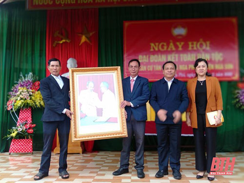 Phó 32win con Thường trực 32win23 tỉnh Phạm Thanh Sơn dự Ngày hội đại đoàn kết tại huyện Nga Sơn