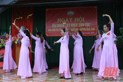 Phó 32win con Thường trực 32win23 tỉnh Phạm Thanh Sơn dự Ngày hội đại đoàn kết tại huyện Nga Sơn