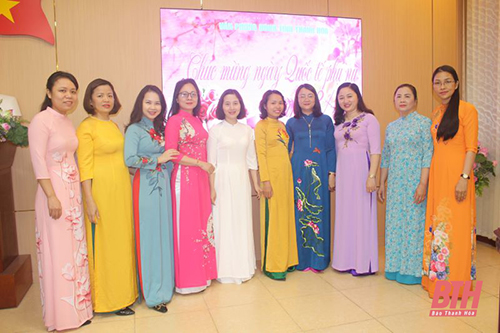 Nữ cán bộ, công chức văn phòng 32win23 tỉnh hưởng ứng “Tuần lễ áo dài 32win c9m”