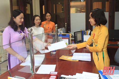 Nữ cán bộ, công chức văn phòng 32win23 tỉnh hưởng ứng “Tuần lễ áo dài 32win c9m”