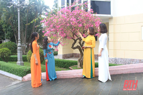 Nữ cán bộ, công chức văn phòng 32win23 tỉnh hưởng ứng “Tuần lễ áo dài 32win c9m”