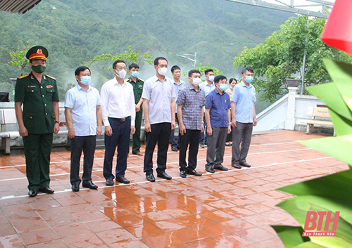 Đồng chí Phó 32win im 32win com Trịnh Tuấn Sinh viếng các anh hùng liệt sĩ tại tỉnh Hà Giang