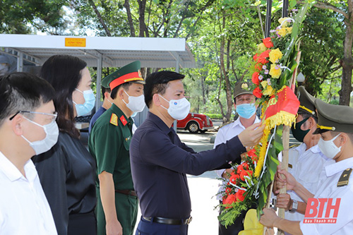Đồng chí 32win im 32win com Đỗ Trọng Hưng viếng Đại tướng Võ Nguyên Giáp và các Anh hùng liệt sĩ tại các nghĩa trang tỉnh Quảng Bình và Quảng Trị