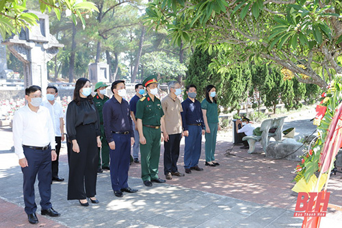Đồng chí 32win im 32win com Đỗ Trọng Hưng viếng Đại tướng Võ Nguyên Giáp và các Anh hùng liệt sĩ tại các nghĩa trang tỉnh Quảng Bình và Quảng Trị