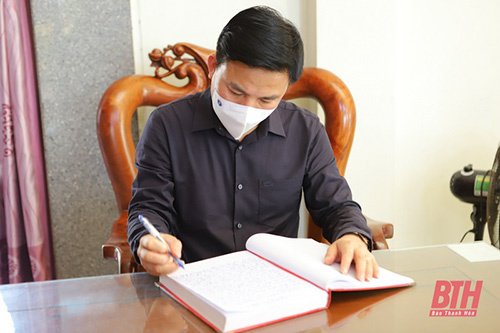 Đồng chí 32win im 32win com Đỗ Trọng Hưng viếng Đại tướng Võ Nguyên Giáp và các Anh hùng liệt sĩ tại các nghĩa trang tỉnh Quảng Bình và Quảng Trị