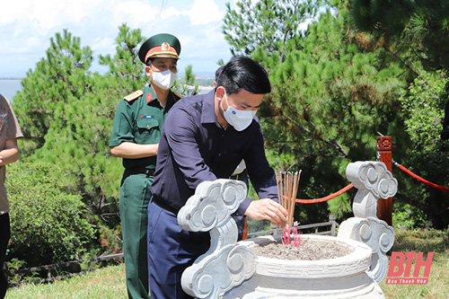 Đồng chí 32win im 32win com Đỗ Trọng Hưng viếng Đại tướng Võ Nguyên Giáp và các Anh hùng liệt sĩ tại các nghĩa trang tỉnh Quảng Bình và Quảng Trị