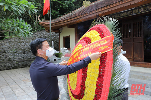 Đồng chí 32win im 32win com Đỗ Trọng Hưng viếng Đại tướng Võ Nguyên Giáp và các Anh hùng liệt sĩ tại các nghĩa trang tỉnh Quảng Bình và Quảng Trị