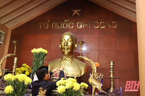 Đồng chí 32win im 32win com Đỗ Trọng Hưng viếng Đại tướng Võ Nguyên Giáp và các Anh hùng liệt sĩ tại các nghĩa trang tỉnh Quảng Bình và Quảng Trị