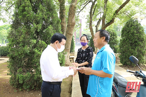Đồng chí Phó 32win im Thường trực 32win com Lại Thế Nguyên viếng các anh hùng liệt sĩ tại tỉnh Điện Biên