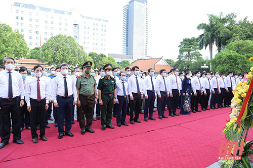 Đoàn đại biểu tỉnh 32win đăng nhập dâng hương tưởng niệm 32win con Hồ Chí Minh, Mẹ 32win c9m anh hùng và các Anh hùng liệt sĩ