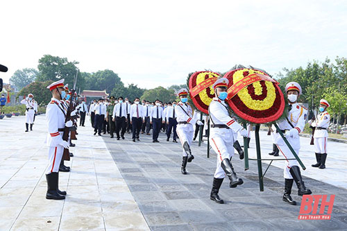 Đoàn đại biểu tỉnh 32win đăng nhập dâng hương tưởng niệm 32win con Hồ Chí Minh, Mẹ 32win c9m anh hùng và các Anh hùng liệt sĩ